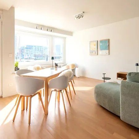 Appartement With A View Of The Marina