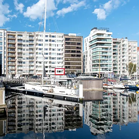 With A View Of The Marina Appartement *
