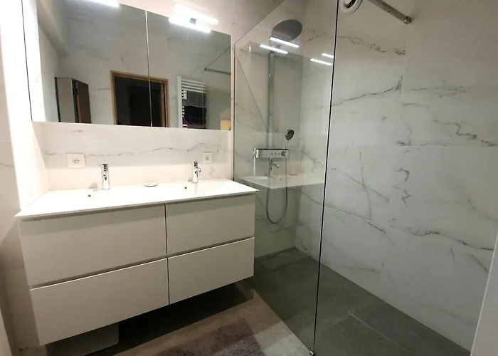 In With Marina Views Apartment *